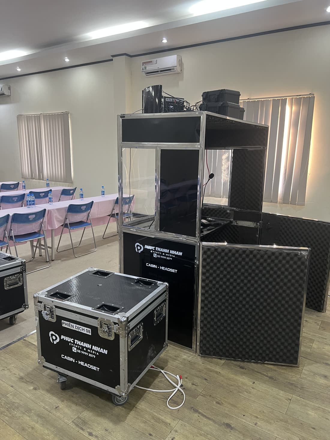 동시통역 부스 및 헤드셋 셋업